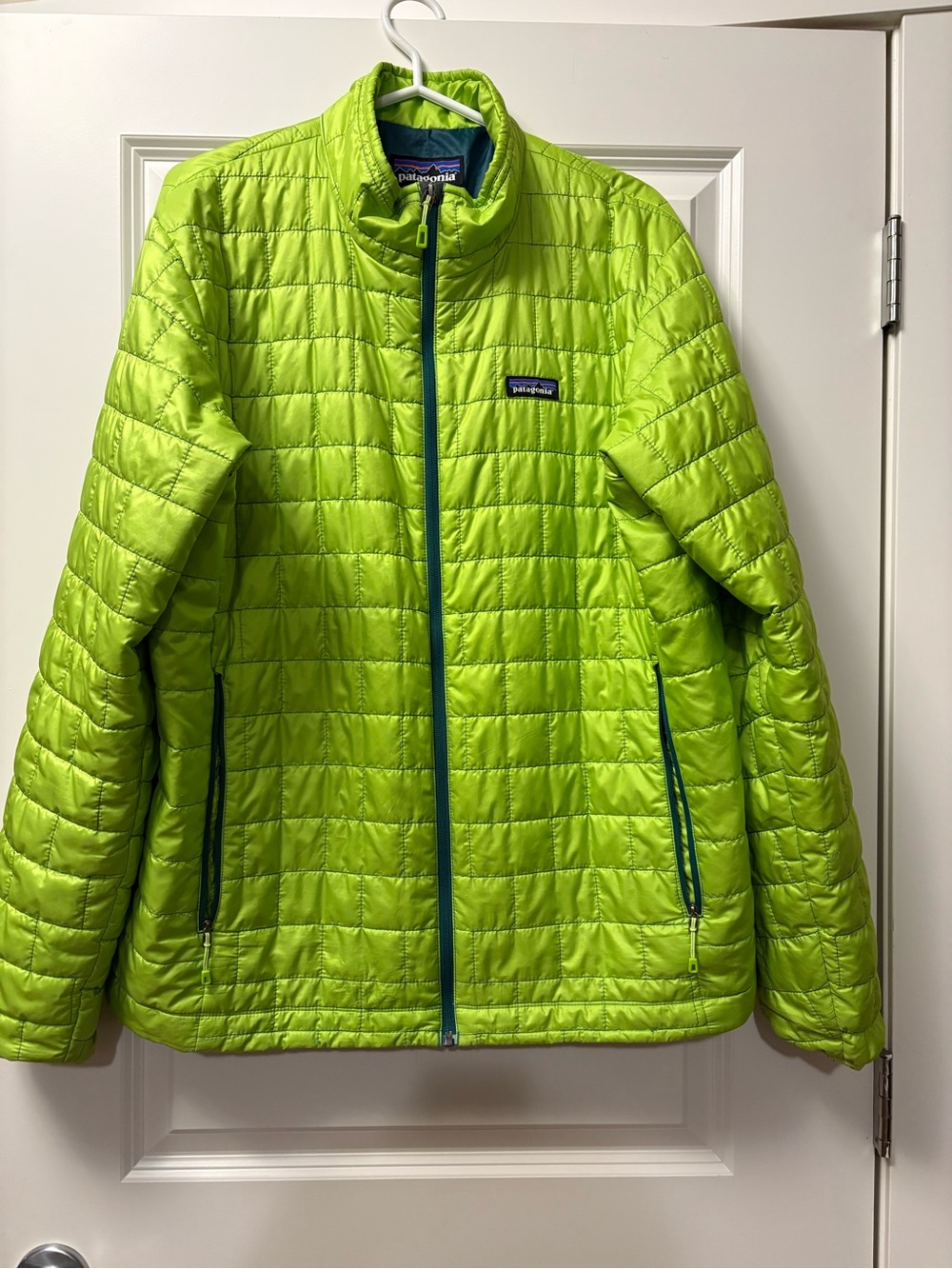 Patagonia men’s nano puff jacket